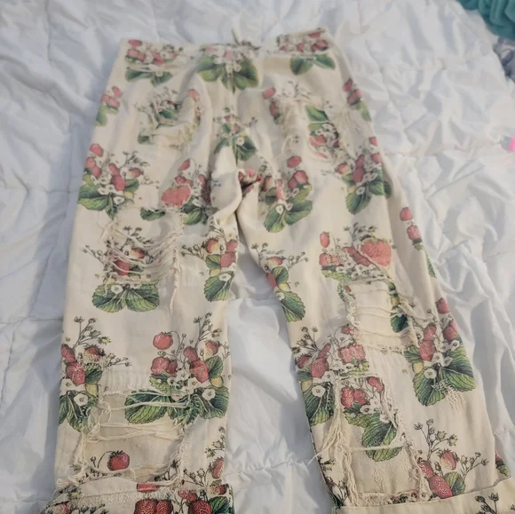 Magnolia Pearl BloomeBerry trousers - Picture 8 of 10
